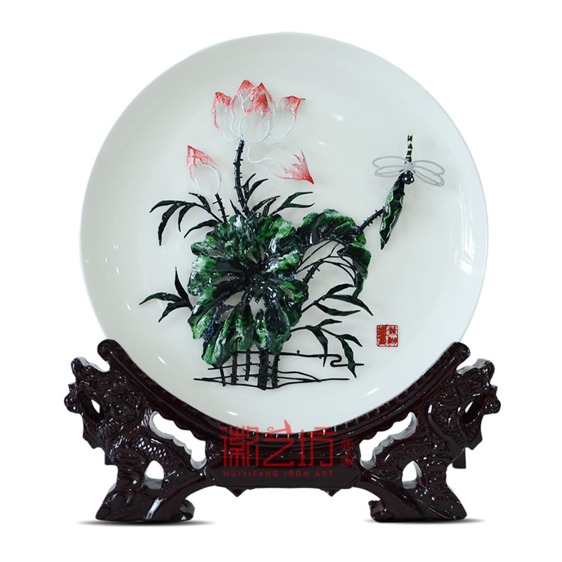 荷花彩色瓷盤(pán)蕪湖鐵畫(huà)安徽特色文化手工藝國(guó)家級(jí)非遺 荷花彩色瓷盤(pán)蕪湖鐵畫(huà)安徽特色文化手工藝國(guó)家級(jí)非遺