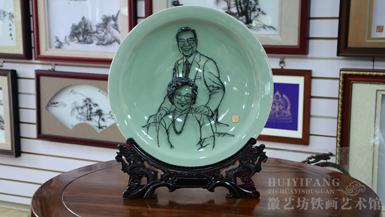 徽藝坊為來安縣人物館定制的趙小蘭父母人物肖像鐵畫 徽藝坊為來安縣人物館定制的趙小蘭父母人物肖像鐵畫