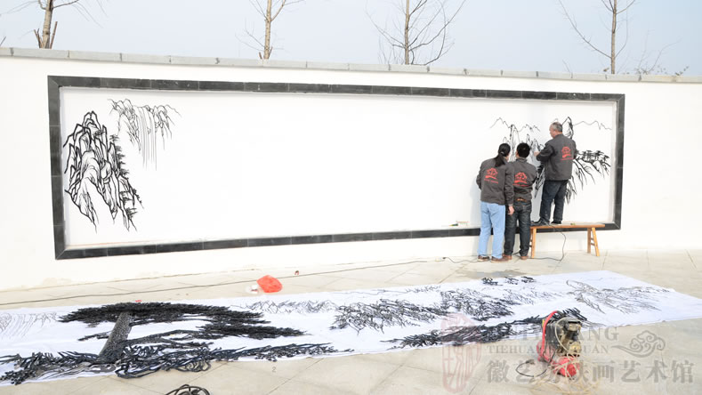 亳州蕪湖產(chǎn)業(yè)園廣場(chǎng)定制的大型戶外鐵畫-迎客松