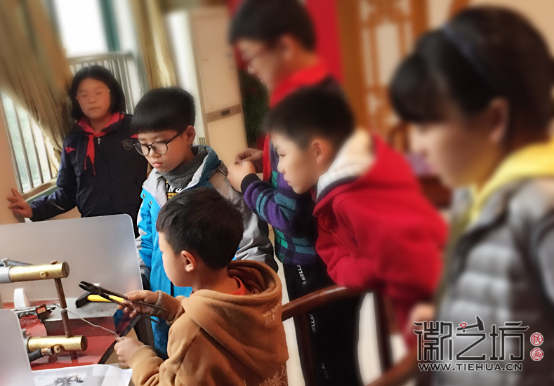 2017.11.14鏡湖小學(xué)真容國(guó)學(xué)堂鐵畫第三課 (4) 2017.11.14鏡湖小學(xué)真容國(guó)學(xué)堂鐵畫第三課 (4)