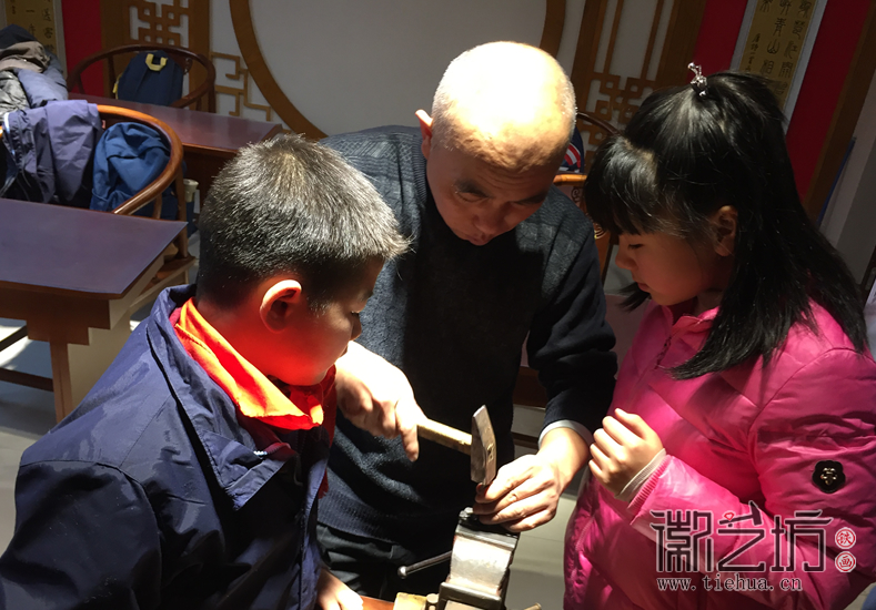 鏡湖小學(xué)真容國(guó)學(xué)堂鐵畫(huà)第六課 (11)