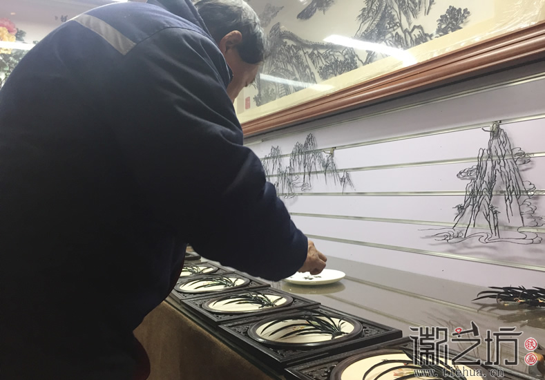 工商銀行蕪湖分行贈退休職工紀念禮品鐵畫 (3)