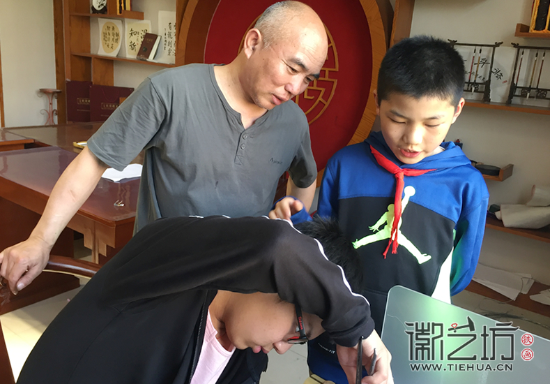 2018.5.8鏡湖小學(xué)鐵畫第十三課 (1)