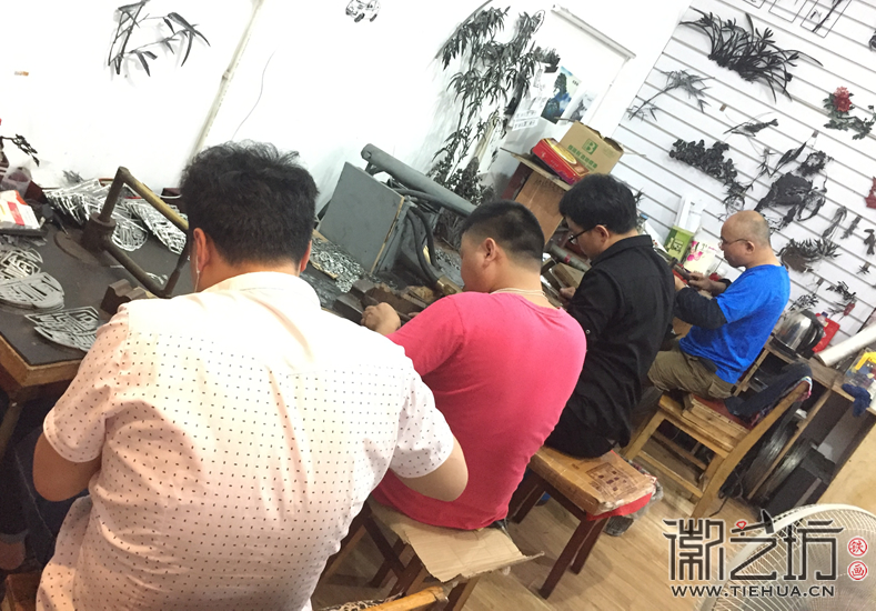 同福碗粥紀(jì)念鐵畫定制加班進(jìn)行時(shí)2 同福碗粥紀(jì)念鐵畫定制加班進(jìn)行時(shí)2