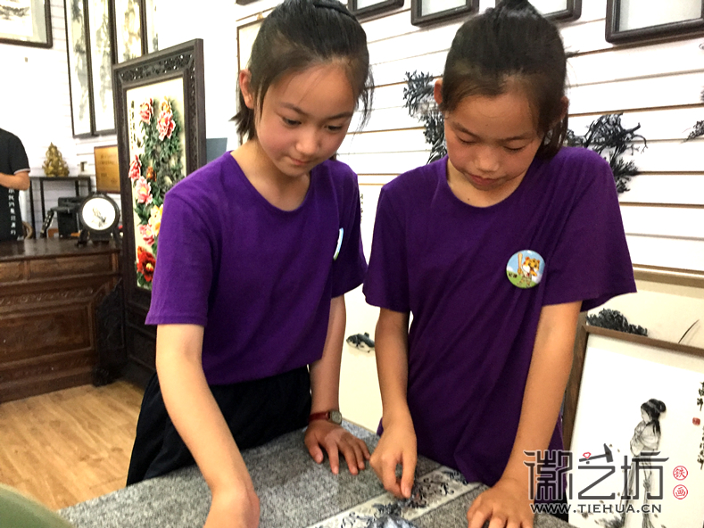 奧拓夏令營(yíng)徽藝坊鐵畫體驗(yàn)活動(dòng) (9) 奧拓夏令營(yíng)徽藝坊鐵畫體驗(yàn)活動(dòng) (9)