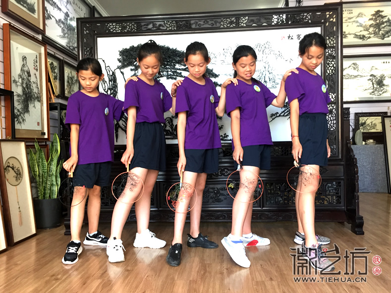 奧拓夏令營(yíng)徽藝坊鐵畫體驗(yàn)活動(dòng) (12) 奧拓夏令營(yíng)徽藝坊鐵畫體驗(yàn)活動(dòng) (12)