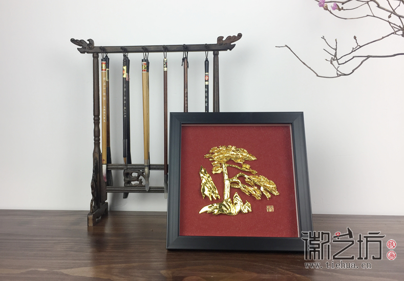 蘇州市蕪湖商會(huì)成立大會(huì)定制鍍金迎客松鐵畫 蘇州市蕪湖商會(huì)成立大會(huì)定制鍍金迎客松鐵畫