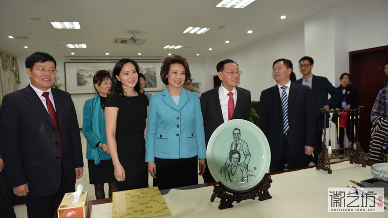 來安縣人物館定制趙小蘭父母像鐵畫《伉儷情深》 來安縣人物館定制趙小蘭父母像鐵畫《伉儷情深》