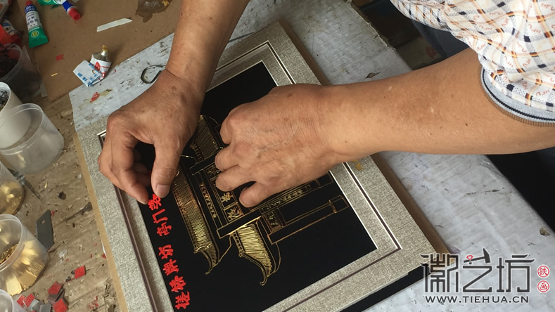 廣東槎橋牌坊亭門(mén)落成紀(jì)念鐵畫(huà)定制徽藝坊裝裱進(jìn)行中1 廣東槎橋牌坊亭門(mén)落成紀(jì)念鐵畫(huà)定制徽藝坊裝裱進(jìn)行中1