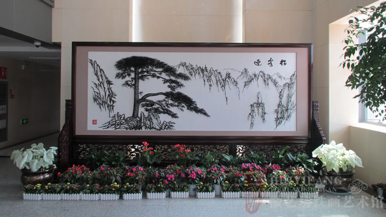 昆明長水國際機(jī)場定制的辦公樓大廳大型紅木迎客松鐵畫屏風(fēng) 昆明長水國際機(jī)場定制的辦公樓大廳大型紅木迎客松鐵畫屏風(fēng)