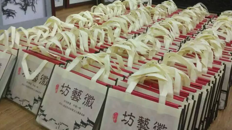 康師傅方便面華東運(yùn)營中心2016年經(jīng)銷商大會鐵畫禮品整裝待發(fā)