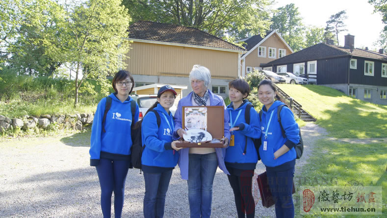 宜家定制的贈(zèng)送瑞典公司創(chuàng)始人的中國(guó)特色鐵畫(huà)禮物-合影